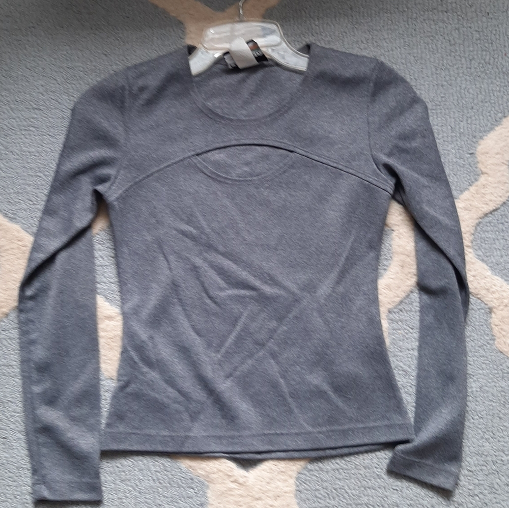 🗽 Keyhole long sleeve shirt